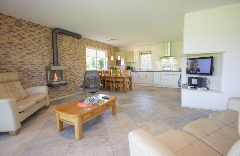 Lavendel jacuzzihuisje in de natuur 41